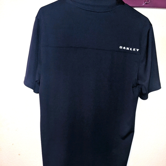 NWOT Men's Oakley Golf Polo - Picture 2 of 3